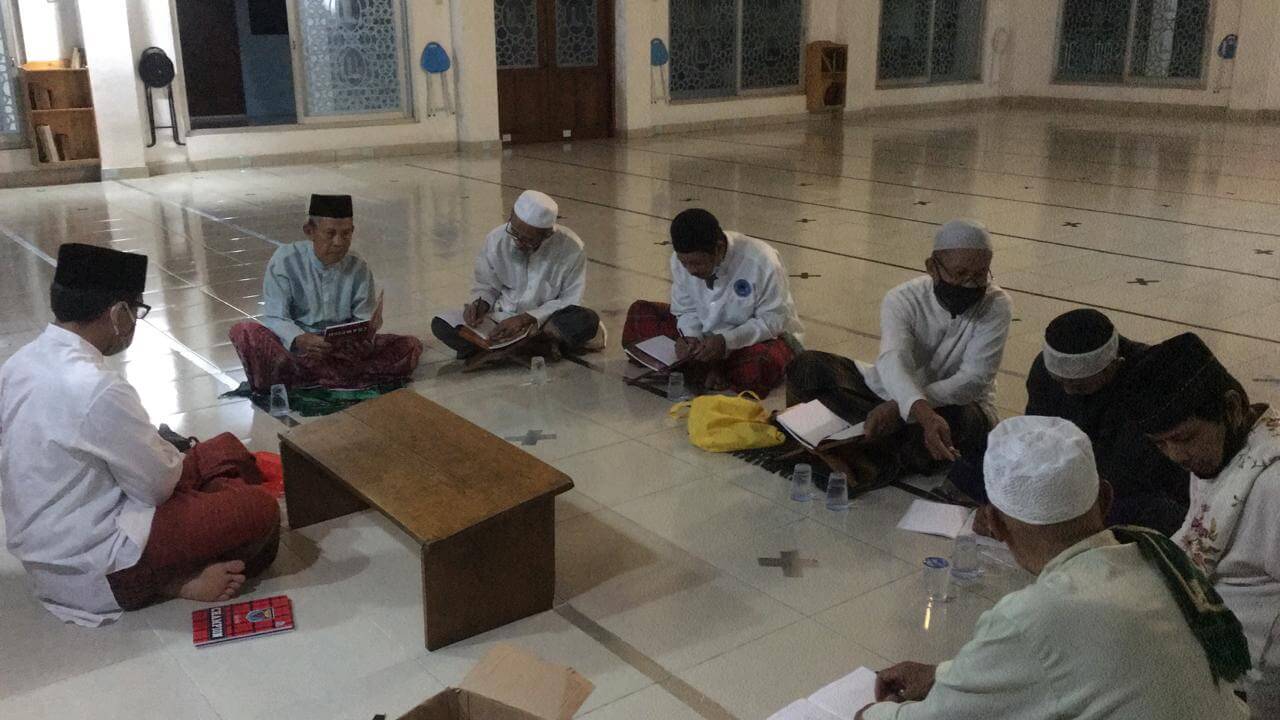 Belajar mengaji dan menghafal Al Qur'an