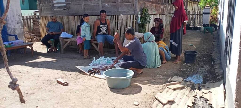 Pemotongan dan penimbangan daging kurban Idul Adha 2020 di Desa Oimbo