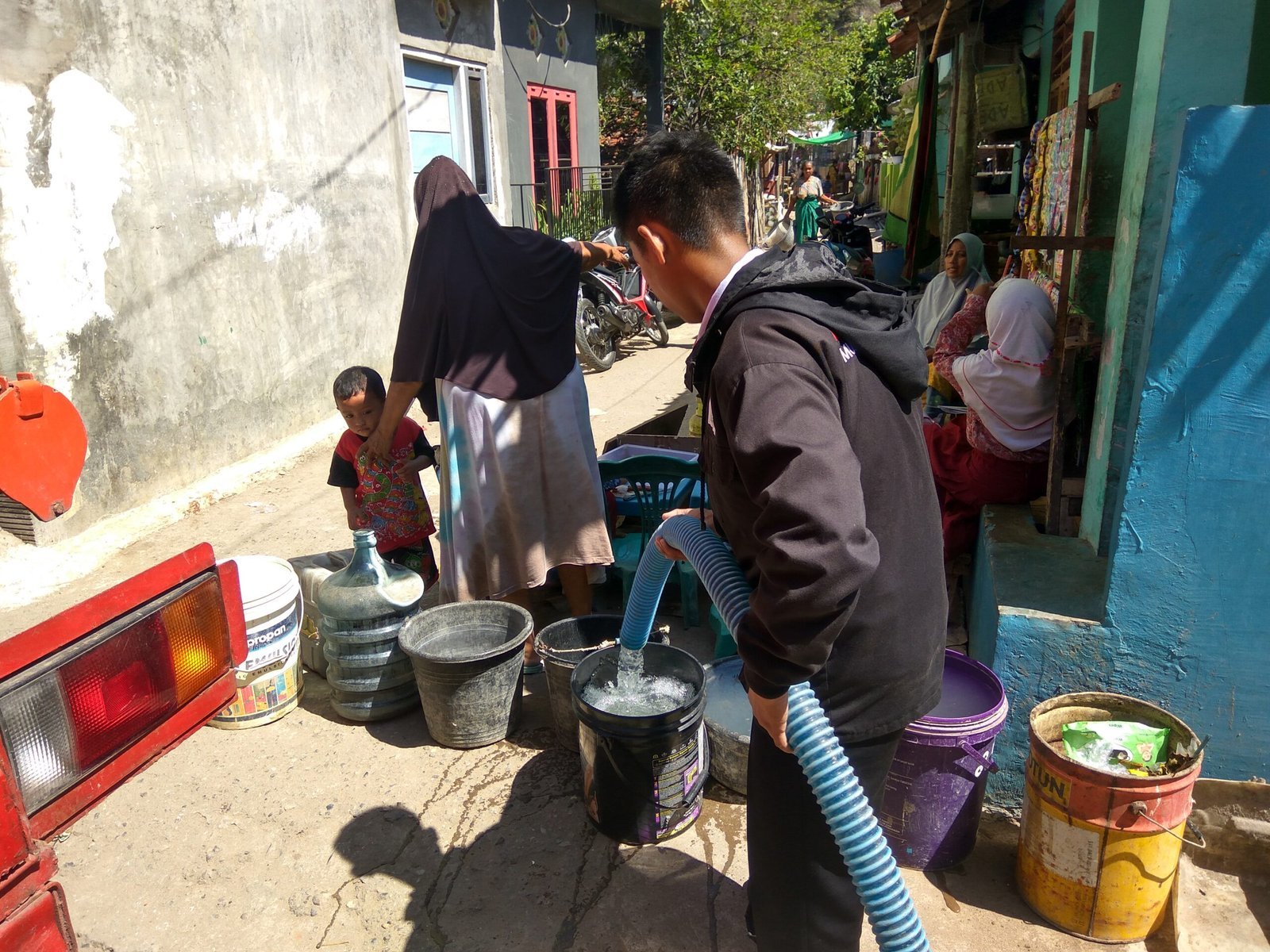 Bantuan Air Bersih Untuk Warga Wadu Mbolo