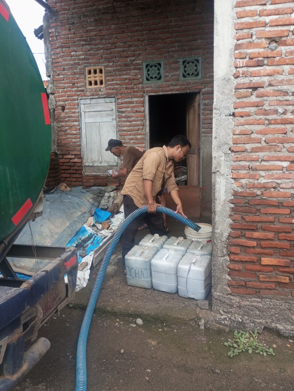Sedekah Air Bersuci Day 1 Ramadhan di Mushollah Raodatul Jannah Kelurahan Dara