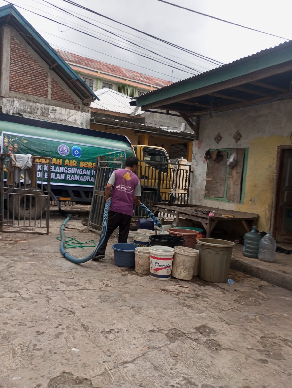 Day 2 Ramadhan menyiapkan air bersuci di Kelurahan Paruga