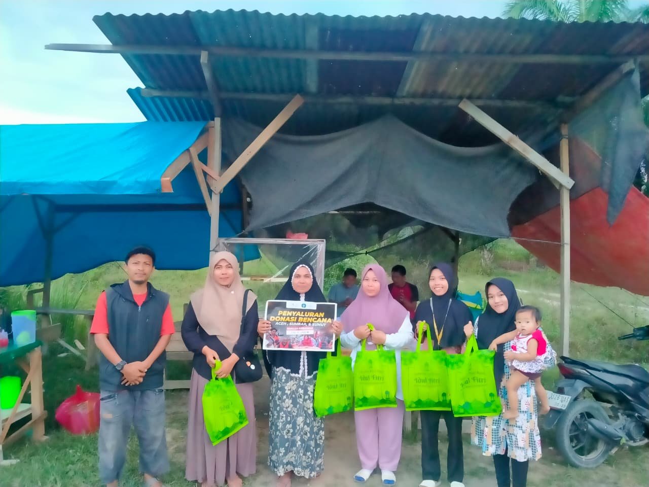 Sentuhan Kepedulian: 100 Paket Pakaian Muslimah untuk Penyintas Alur Jambu